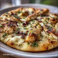 Gourmet Pizza Quattro Formaggi Chicken Garlic: Crispy Baked